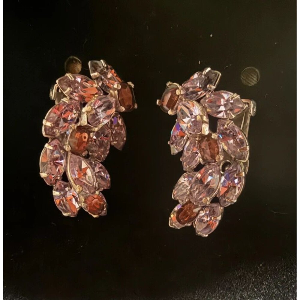 Exquisite Mid-Century Multi-Tier Lavender & Mauve Rhinestone Clip On Earrings (